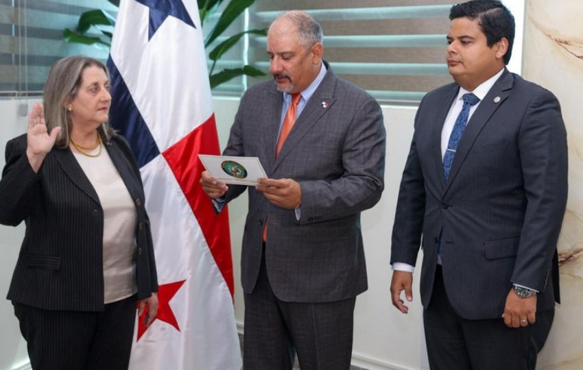 Durante su juramentación Ágela Russo dijo que asume este cargo con mucha responsabilidad. Foto: Cortesía