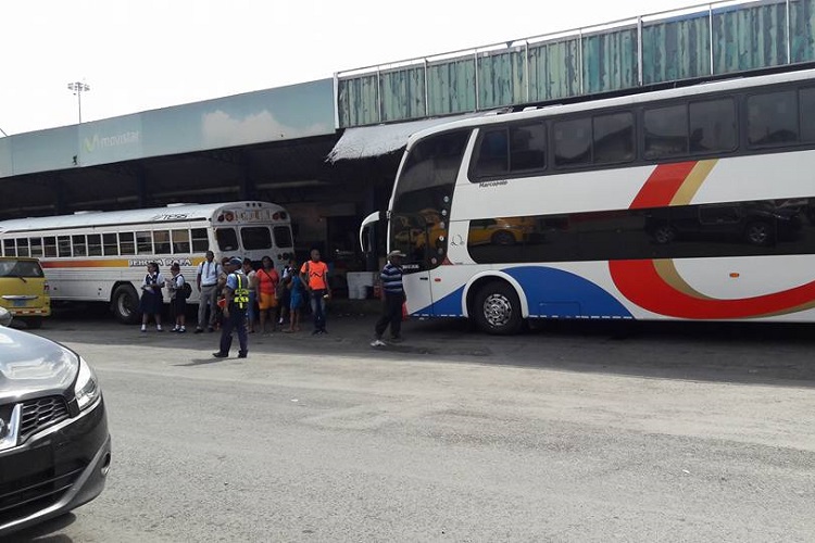 Este tipo de autobuses tienen capacidad para 75 personas y ya había dado cuatro vueltas.