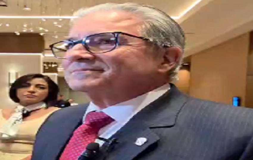 El ministro de Salud, Fernando Boyd Galindo.