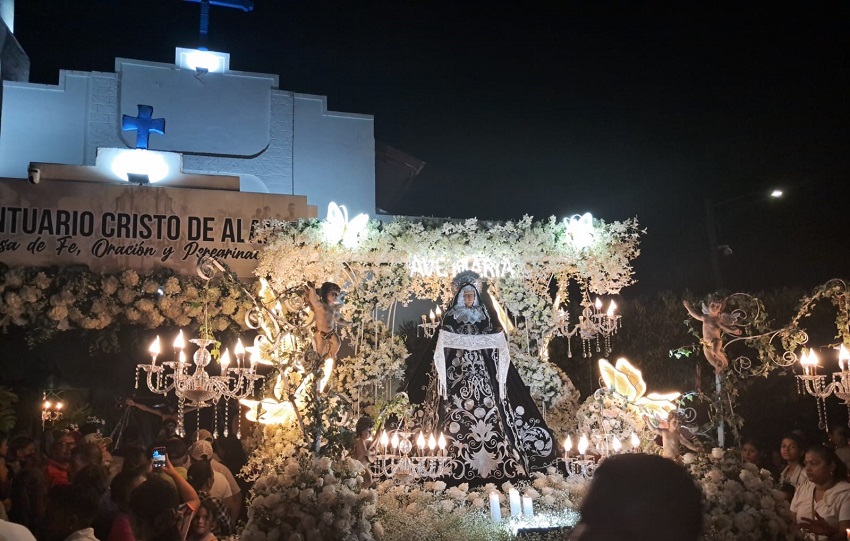 Según la historia, hace más de 300 años se ocurrió un incendio en la parroquia, en el mismo lugar donde hoy se encuentra el Santuario de Alanje. Foto. Jaime Chávez Según la historia, hace más de 300 años se ocurrió un incendio en la parroquia, en el mismo lugar donde hoy se encuentra el Santuario de Alanje. Foto. Jaime Chávez