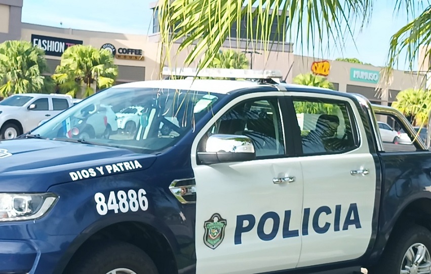 Los implicados causaron daños a la propiedad privada al intentar ingresar a los establecimientos comerciales.