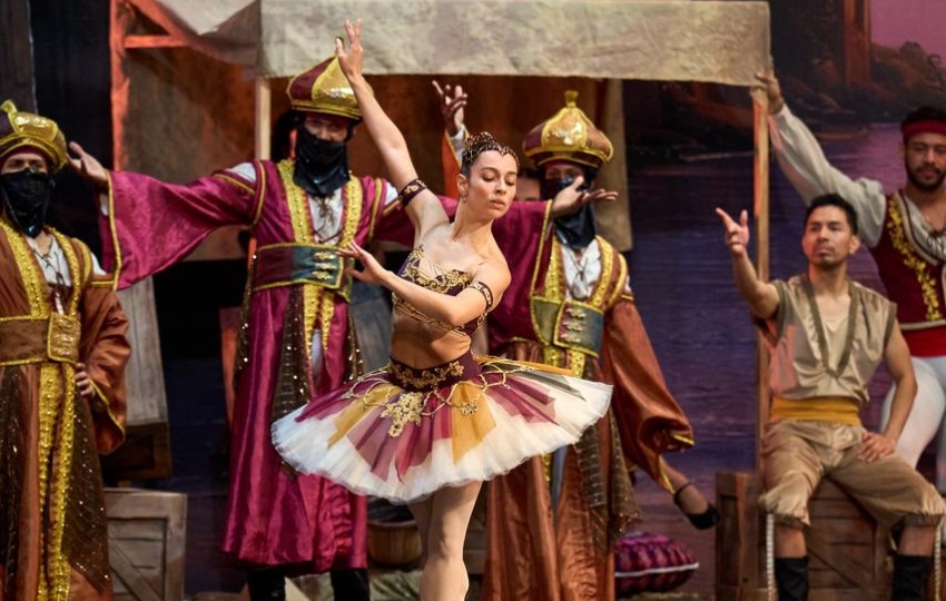La obra reunió sobre el escenario a 55 bailarines profesionales. Foto: Cortesía / MiCultura