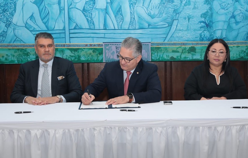 Caja de ahorros firma convenio para fortalecer la educación financiera de los servidores públicos.
