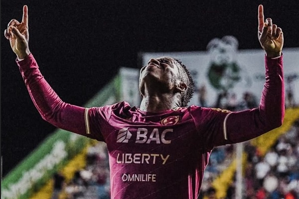 El panameño Tomás Rodríguez, jugador del Saprissa.Foto:tomas_abdiel9 