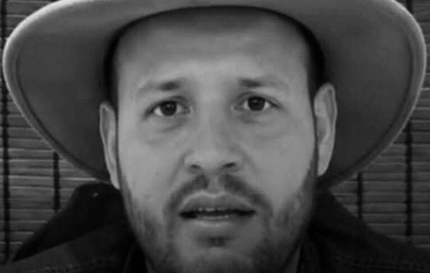 Devia fue asesinado el viernes por la noche. Devia fue asesinado el viernes por la noche.