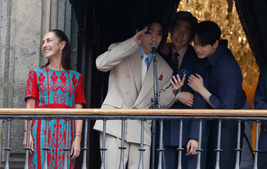 Claudia Sheinbaum (i) e integrantes del grupo surcoreano de K-pop BTS. Foto: EFE / Sáshenka Gutiérrez Claudia Sheinbaum (i) e integrantes del grupo surcoreano de K-pop BTS. Foto: EFE / Sáshenka Gutiérrez