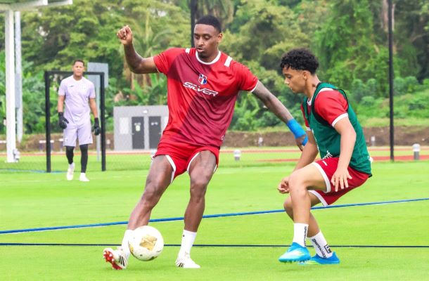 Jugadores dominicanos entrenan con miras al partido contra Panamá. Foto: @sedofutbol Jugadores dominicanos entrenan con miras al partido contra Panamá. Foto: @sedofutbol