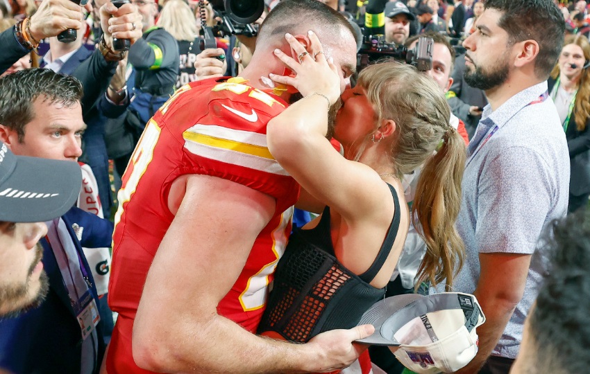 Travis Kelce y Taylor Swift. Foto: EFE / EPA / John G. Mabanglo