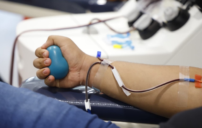 Una gota de humanidad. Dona sangre. Salva vidas. Una gota de humanidad. Dona sangre. Salva vidas.