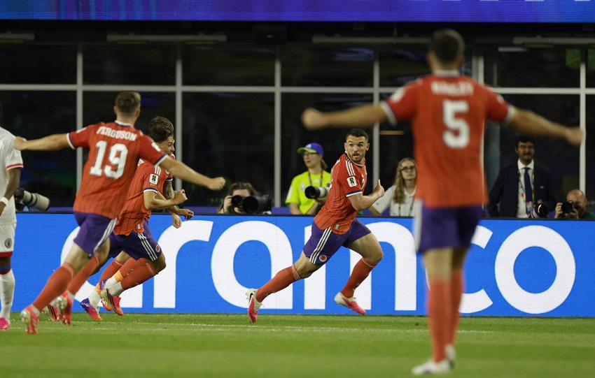 John McGinn sacó provecho de un error de Haití para marcar diferencias. Foto EFE John McGinn sacó provecho de un error de Haití para marcar diferencias. Foto EFE