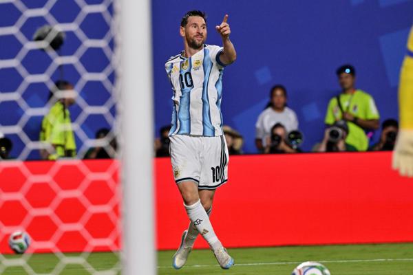 Lionel Messi festega uno de sus goles. Foto: EFE