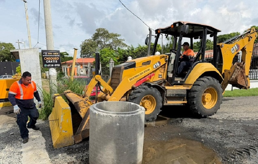 la ATTT llevará a cabo el acondicionamiento integral de la vía, además de aceras peatonales, además de la instalación de resaltos de seguridad. la ATTT llevará a cabo el acondicionamiento integral de la vía, además de aceras peatonales, además de la instalación de resaltos de seguridad.