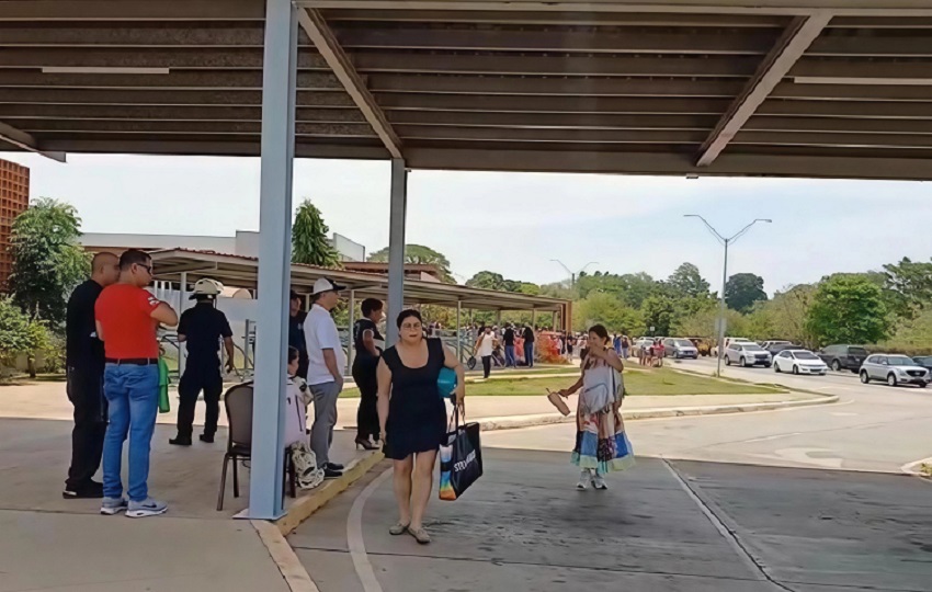 La mayor distancia hacia los nuevos planteles obligará a las familias a realizar un gasto extra en pasajes que no tenían presupuestado. Foto. Thays Domínguez La mayor distancia hacia los nuevos planteles obligará a las familias a realizar un gasto extra en pasajes que no tenían presupuestado. Foto. Thays Domínguez