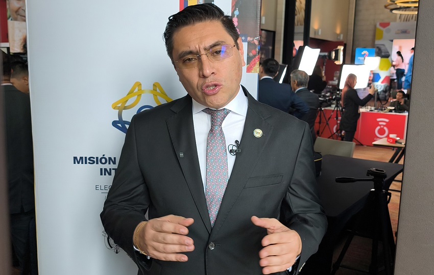 La comisión integrada por los magistrados del CNE será la encargada de revisar las actas.