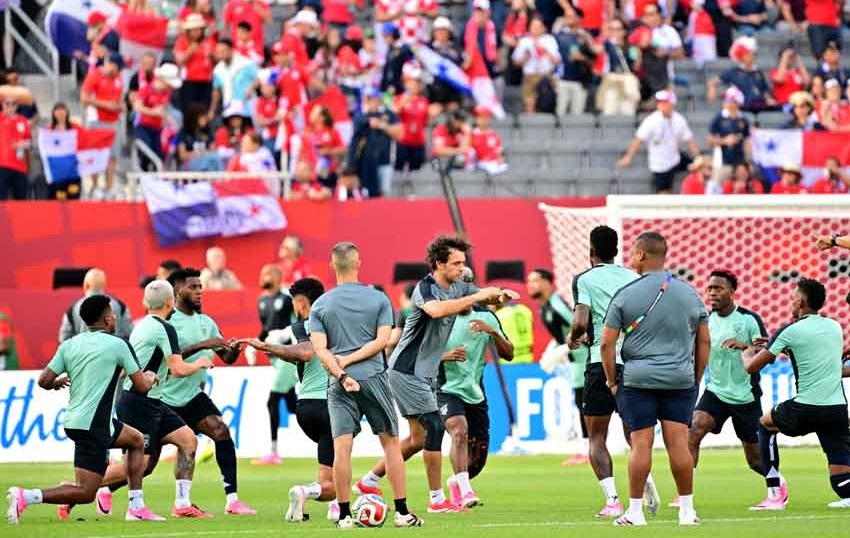 Jugadores panameños durante sus ejercicios precompetitivos antes de enfrentar a Croacia en Toronto. EFE