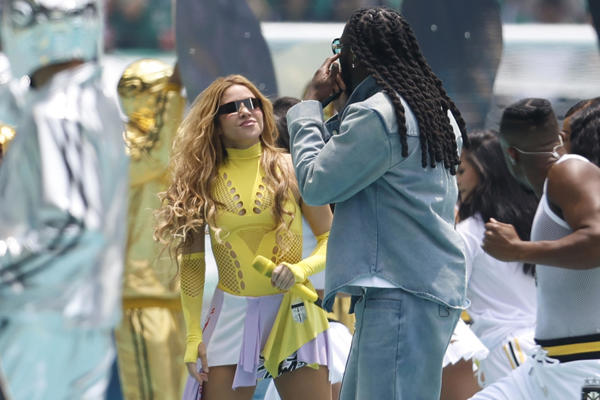 La colombiana Skakira en su presentación en el Estadio Azteca. Foto: EFE