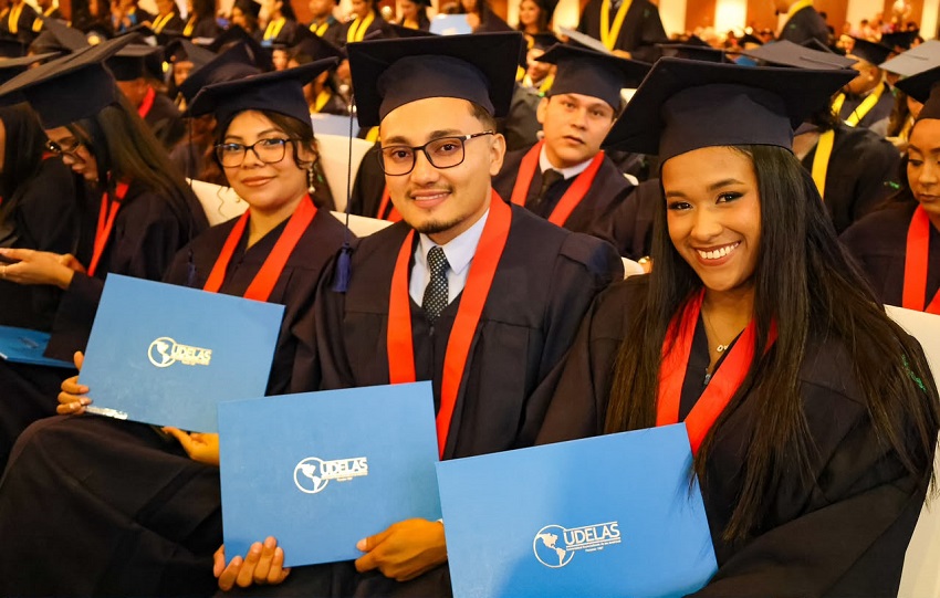 udelas_-_graduacion_-_veraguas_2.jpg