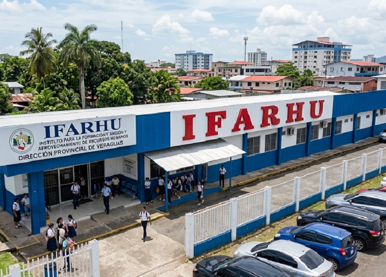 Este medio intentó obtener la postura oficial de los directivos del Ifarhu en Veraguas respecto al reclamo de los padres de familia. Foto. IA Este medio intentó obtener la postura oficial de los directivos del Ifarhu en Veraguas respecto al reclamo de los padres de familia. Foto. IA