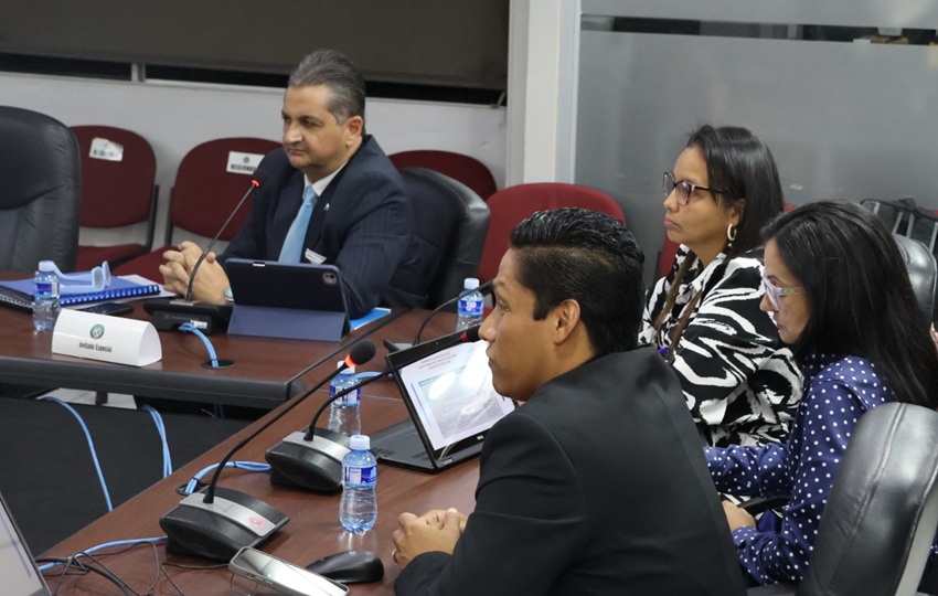 El director de la APA, Luis Carlos Solís,y su equipo sustentaron esta semana. Foto: Cortesía El director de la APA, Luis Carlos Solís,y su equipo sustentaron esta semana. Foto: Cortesía