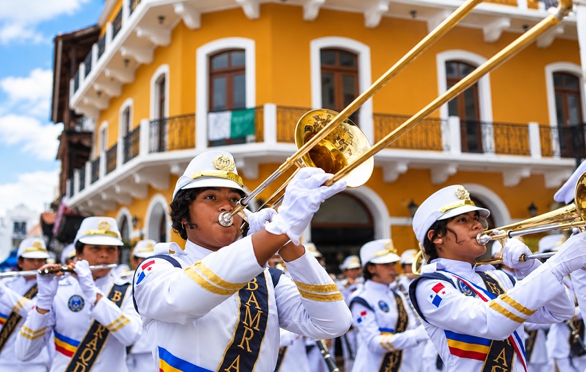 Las dianas son parte de la celebración del mes de la patria. Foto: Mejorada con IA
