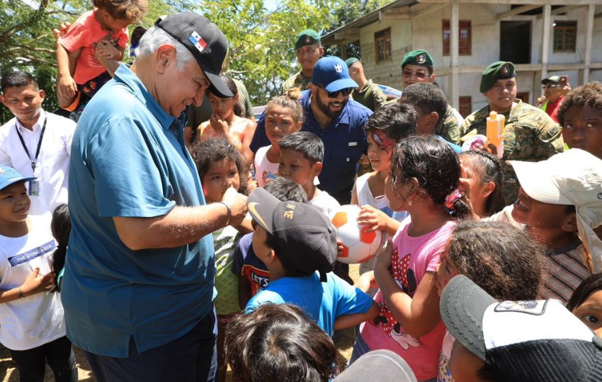 El presidente, José Raúl Mulino, junto a la primera dama, Maricel de Mulino en Soná. Fotos: Cortesía