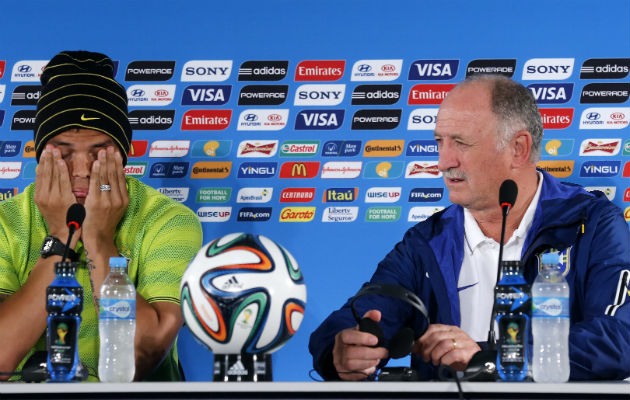 Thiago Silva y el técnico, Luiz Felipe Scolari. Foto/EFE