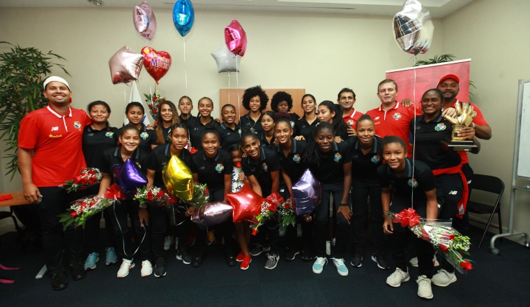Selección femenina de fútbol. Anayansi Gamez