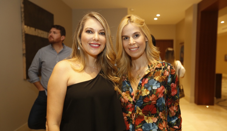 4.  Ivette Cordovez y  Axely Hernández.