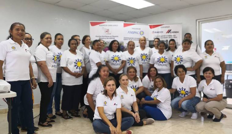 Está conformado por mujeres de 18 años en adelante. Está conformado por mujeres de 18 años en adelante.