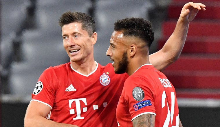 Jugadotes del Bayern Lewandowski (izq.) goleador del Bayern Foto:EFE