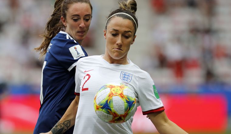 Lucy Bronze (der.) de Inglaterra. Lucy Bronze (der.) de Inglaterra. Foto:EFE