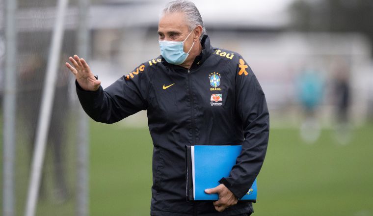 Tite en un entrenamiento de la selección brasileña. Tite en un entrenamiento de la selección brasileña. Foto:EFE