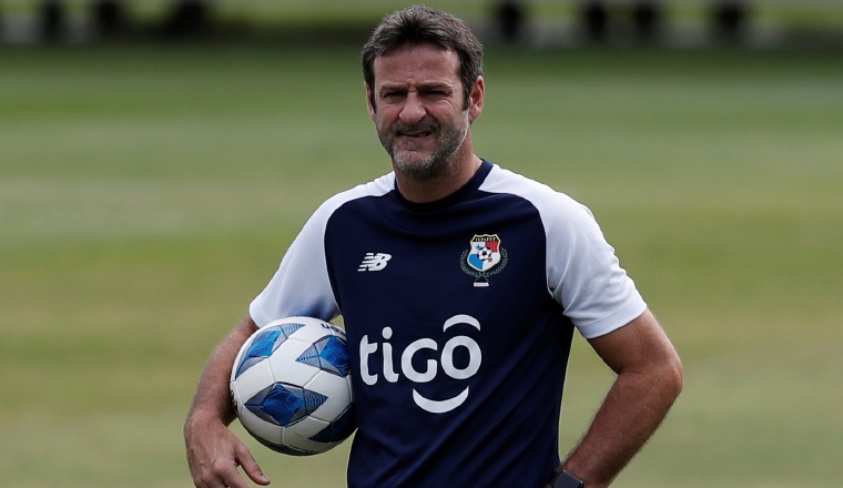 Técnico Thomas Christiansen, planifica su estrategia. Técnico Thomas Christiansen, planifica su estrategia. EFE