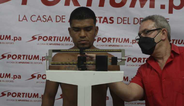 Jorge 'Búfalo' Sánchez en el pesaje