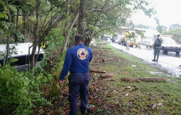 Accidente cerca del puente vehicular en Howard. Foto/Sinaproc