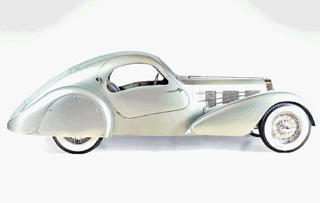 En la exposición se pueden ver los modelos a escala de los fabricantes de autos más conocidos de Europa y EE.UU., como el Bugatti tipo 57S.