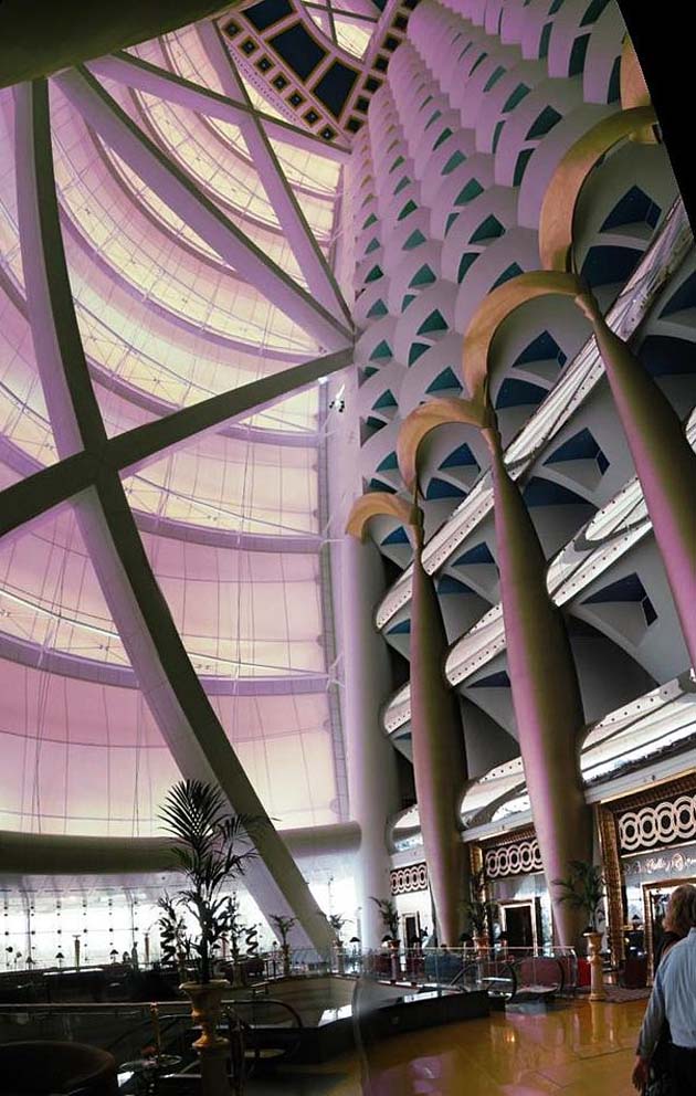 Adentro del Burj Al Arab, UAE