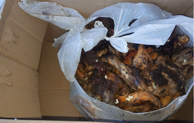 Decomisan comida descompuesta y cigarrillos de contrabando en Atalaya Las carnes tenían larvas de dípteros. Foto: Melquíades Vásquez.
