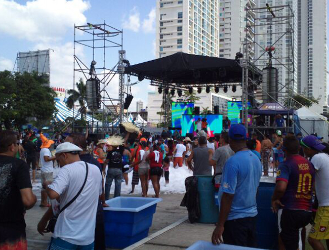 Cinta Costera el sábado Carnaval por la mañana 2014. Foto/Francisco Jurado
