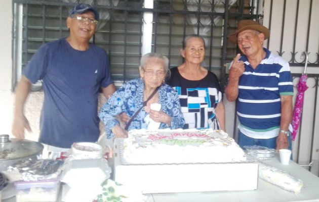 Mujer veragüense en Colón cumple 105 años de edad Tiene 70 años de residir en la provincial de Colón.