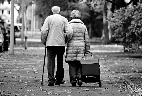 Nada de deprimirse ni ceder terreno a la soledad. Ahora la pareja tiene más tiempo para disfrutar de su compañía, pasear y realizar actividades que solía posponer por atender los hijos. Foto: Pixabay. Nada de deprimirse ni ceder terreno a la soledad. Ahora la pareja tiene más tiempo para disfrutar de su compañía, pasear y realizar actividades que solía posponer por atender los hijos. Foto: Pixabay.