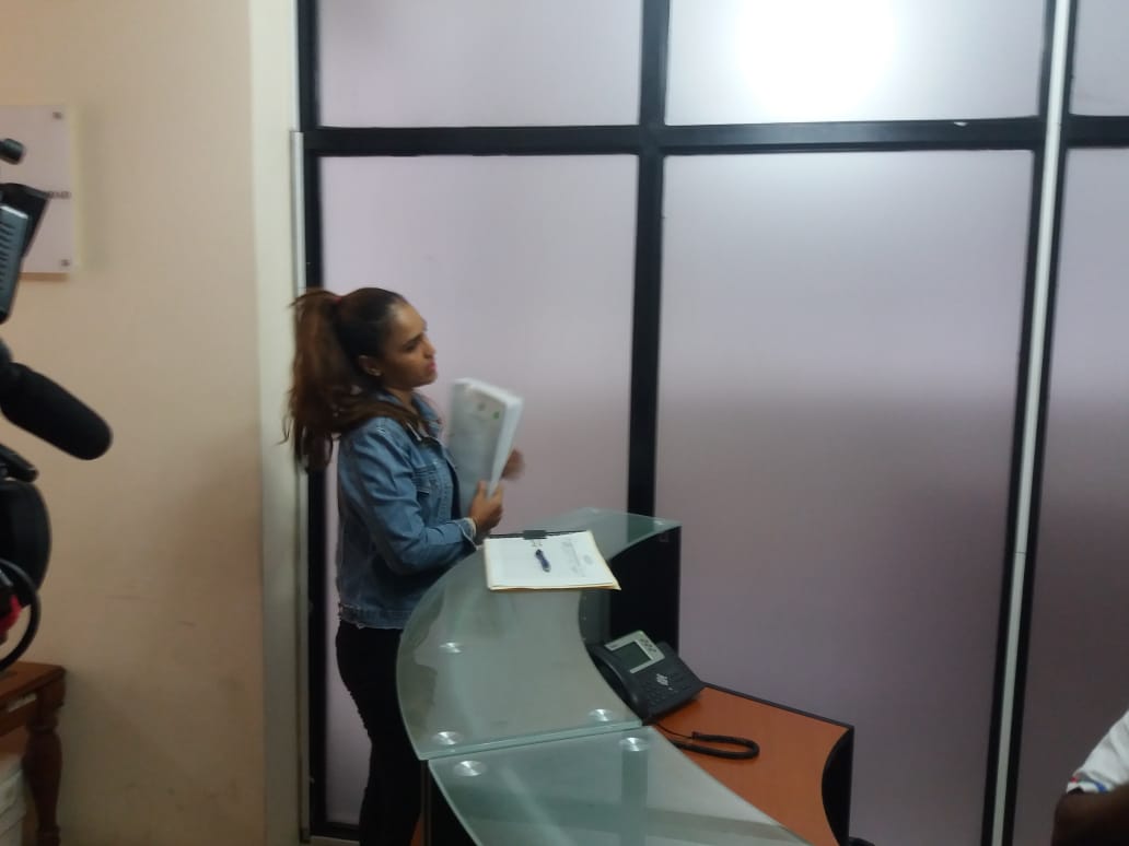 La funcionaria del juzgado quinto electoral notificó al fiscal electoral Eduardo Peñaloza. La funcionaria del juzgado quinto electoral notificó al fiscal electoral Eduardo Peñaloza.