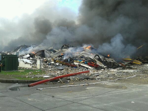 Escombros en la Zona Libre de Colón. Foto/@bomberoscolon<br>