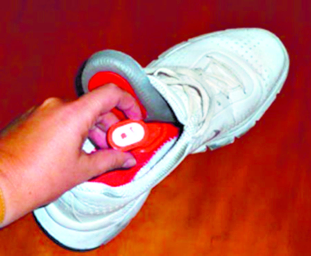Zapatos. Actualmente existen marcas de zapatos deportivos como Adidas y Nike que han creado zapatillas con sensores que se sincronizan con una app y pueden tuitear el recorrido realizado, por ejemplo.