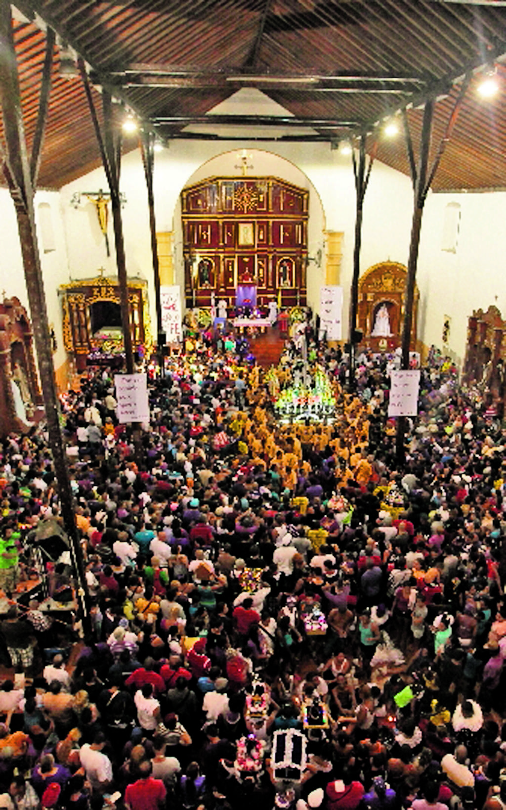 Con el Cristo Negro.(A. Rodríguez.)