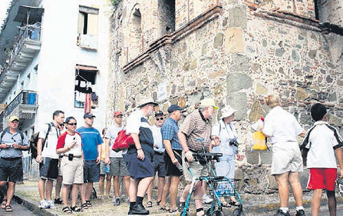 <p>Cifras. Dos millones de turistas visitaron Panamá en 2011.</p>