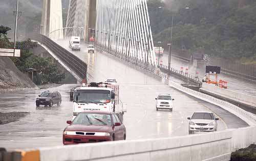 <p>Centenario. Uno de cada tres conductores usan esta vía.</p>