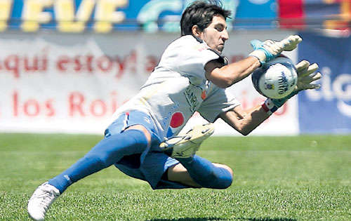 <p>El mejor. Penedo mostró su experiencia en la final.</p>