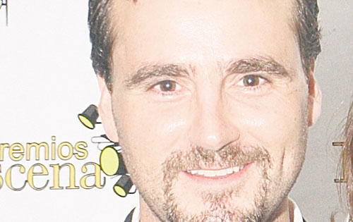 <p>Diseñador gráfico, fotógrafo de artes escénicas y actor. Ganó dos Premios Escena como Mejor Actor Masculino.</p>