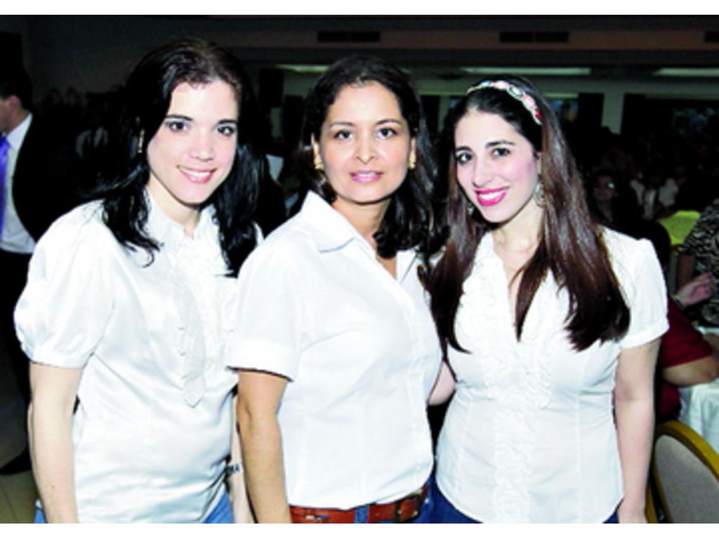 3. Dallys de Ordoñez, Itza Carranza de Dávila y Jacqueline Policart.